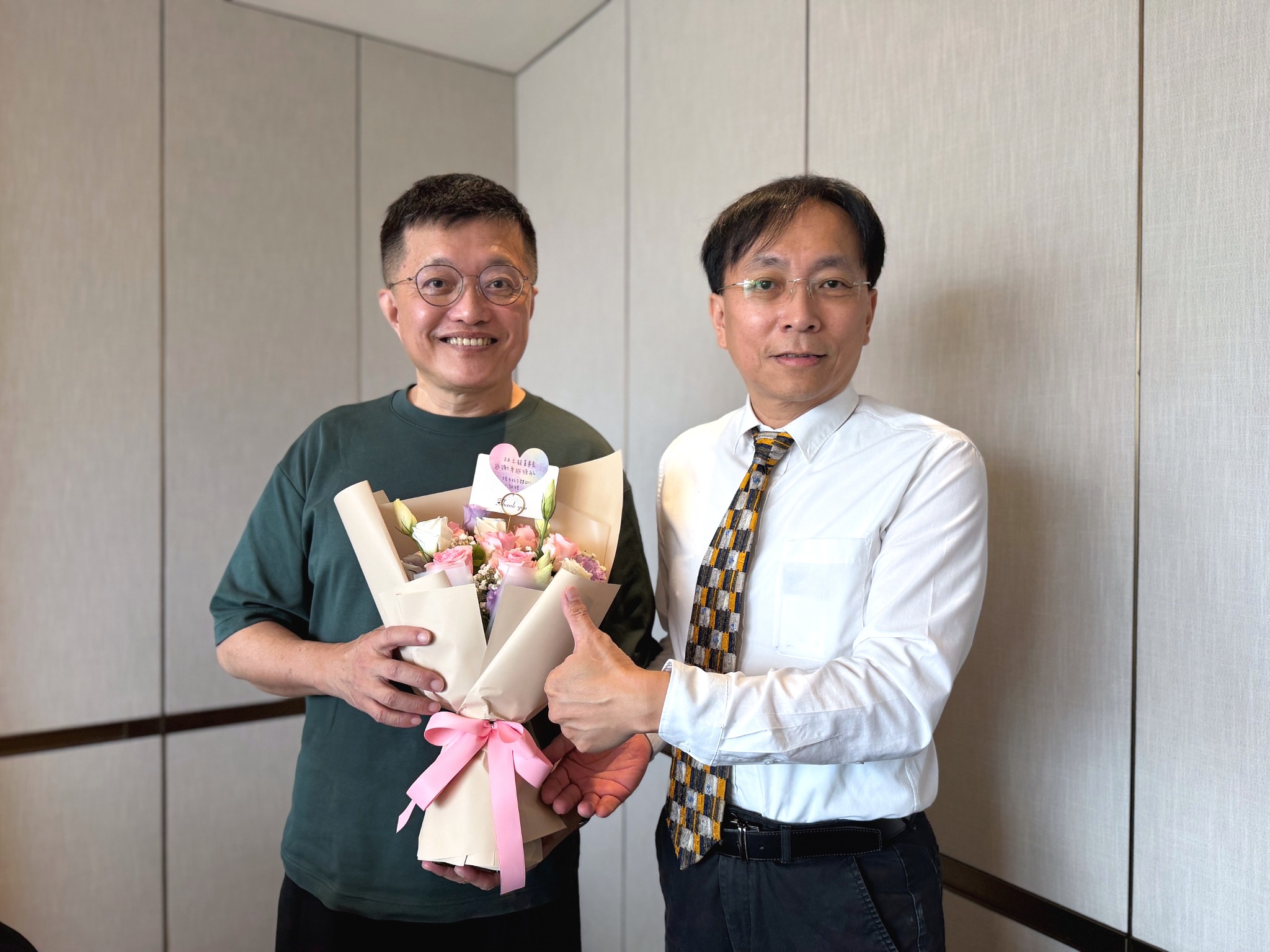 左為董事林玉龍、右為董事長董澤平